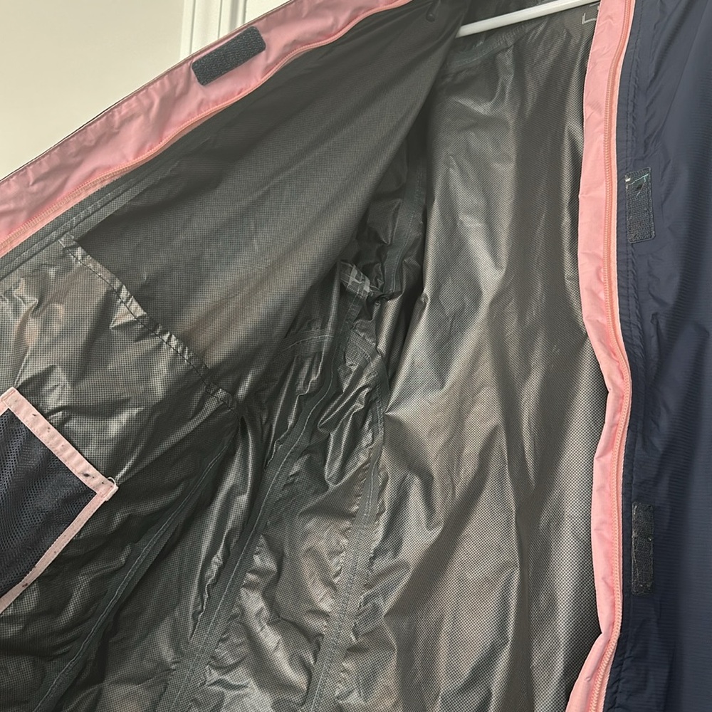 Vineyard Vines Rain Jacket - Picture 4 of 7